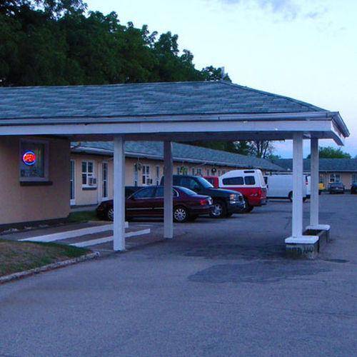 Faulds Motel Сарниа Екстериор снимка