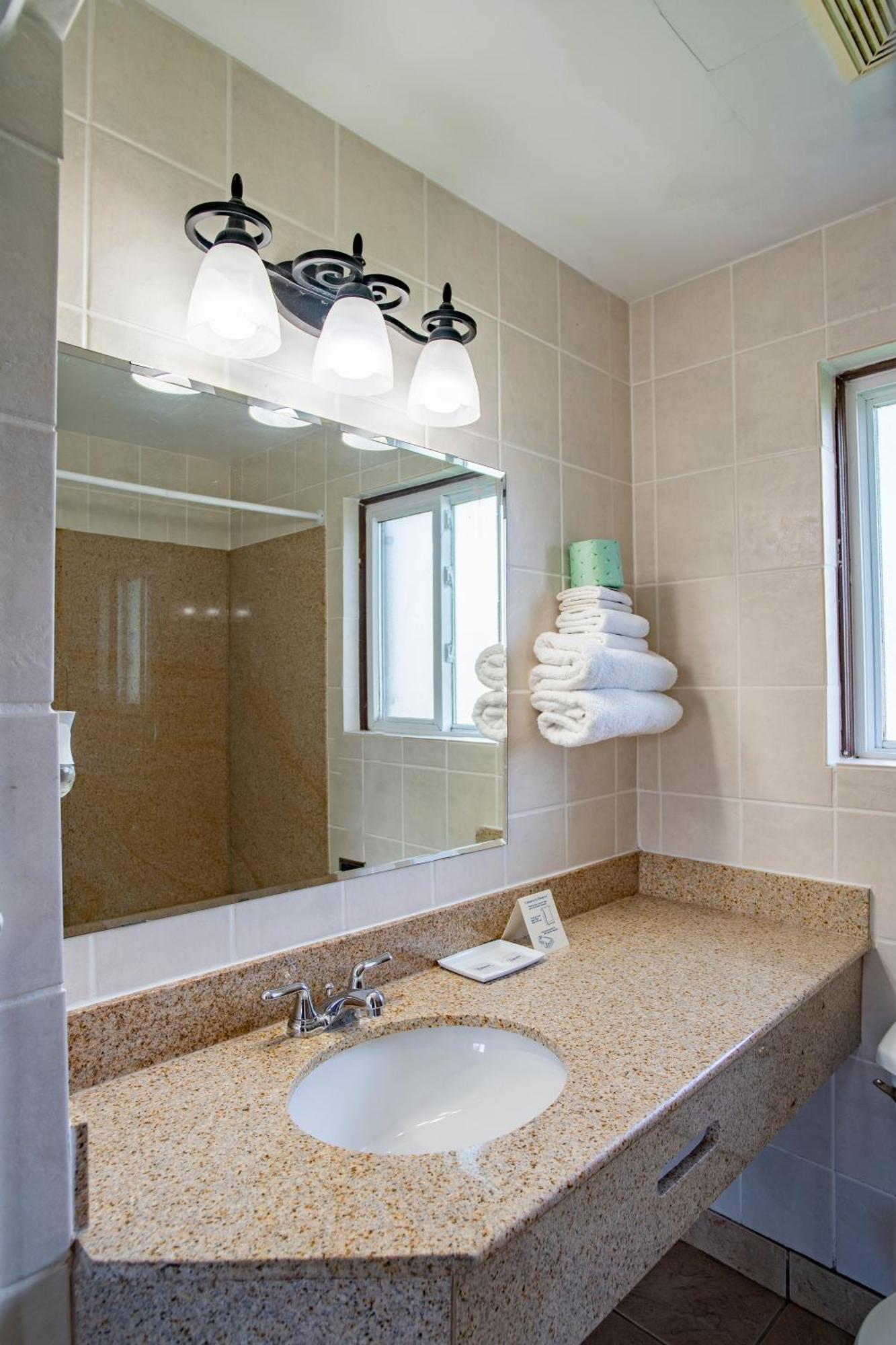 Faulds Motel Сарниа Екстериор снимка
