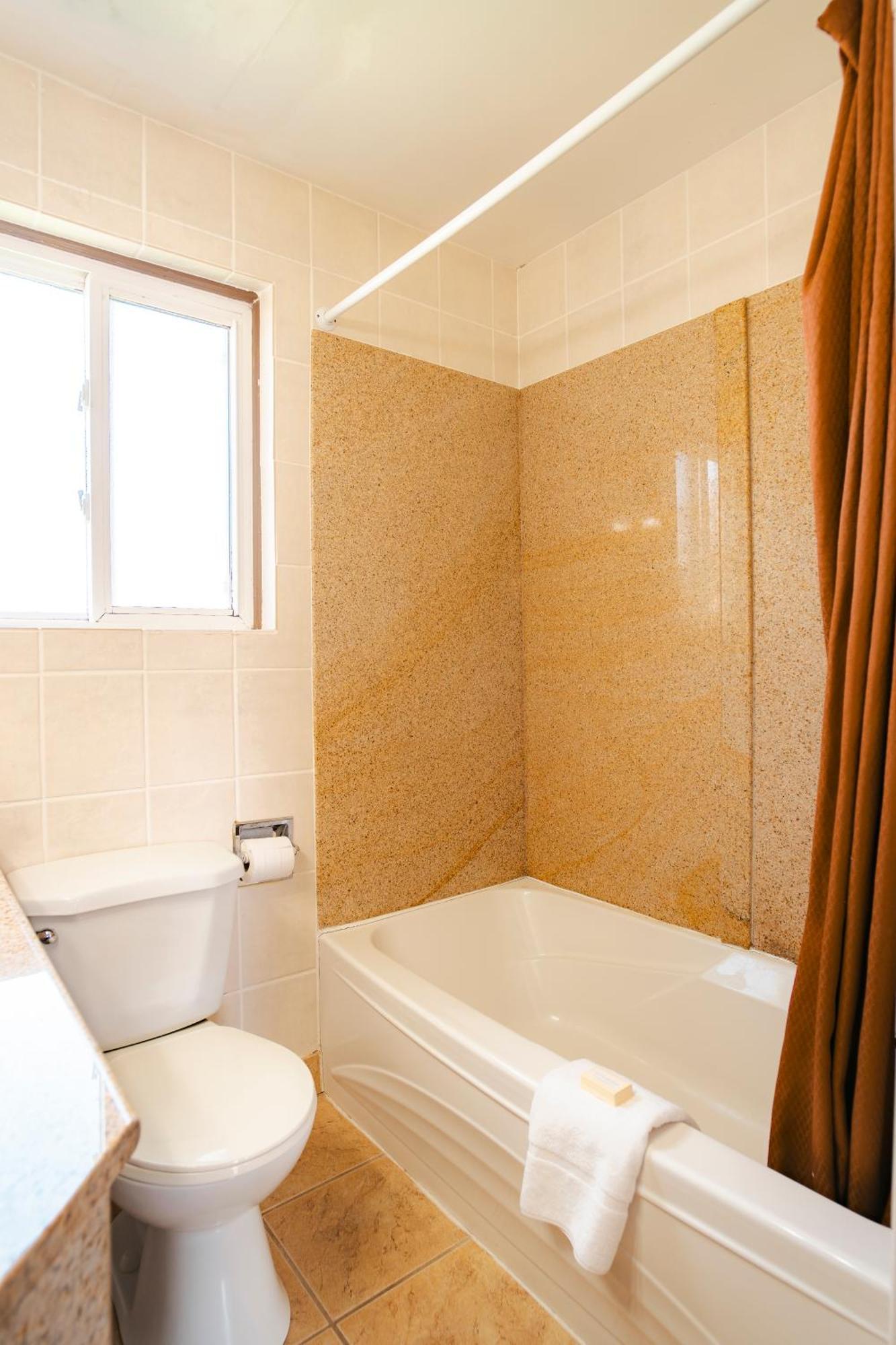 Faulds Motel Сарниа Екстериор снимка