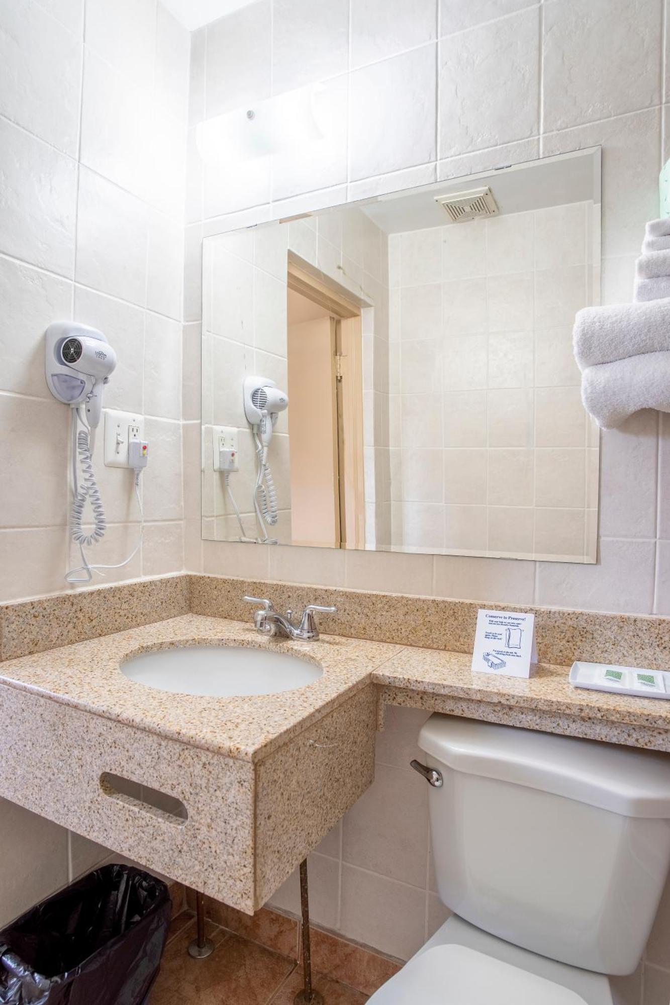 Faulds Motel Сарниа Екстериор снимка