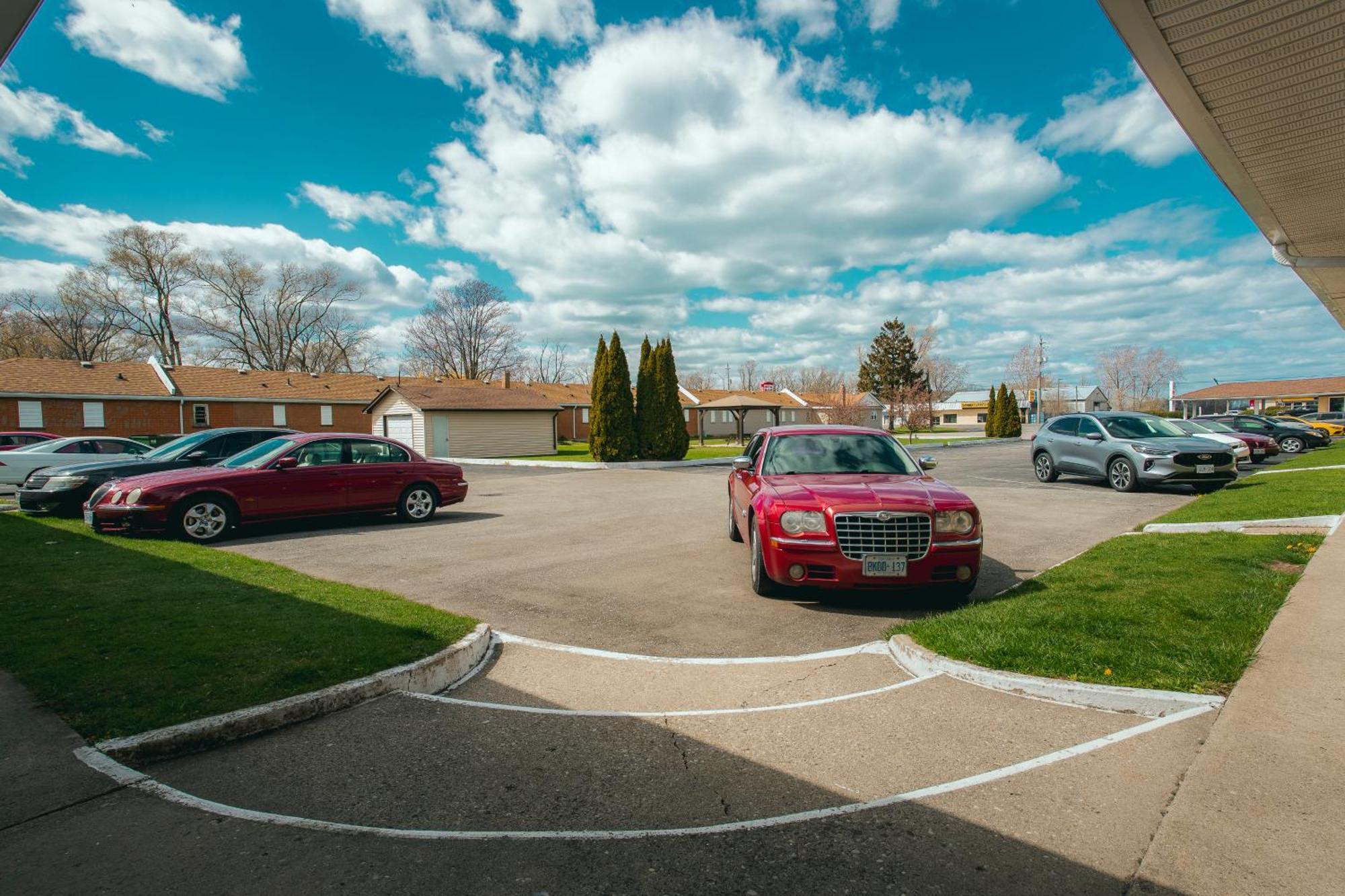 Faulds Motel Сарниа Екстериор снимка