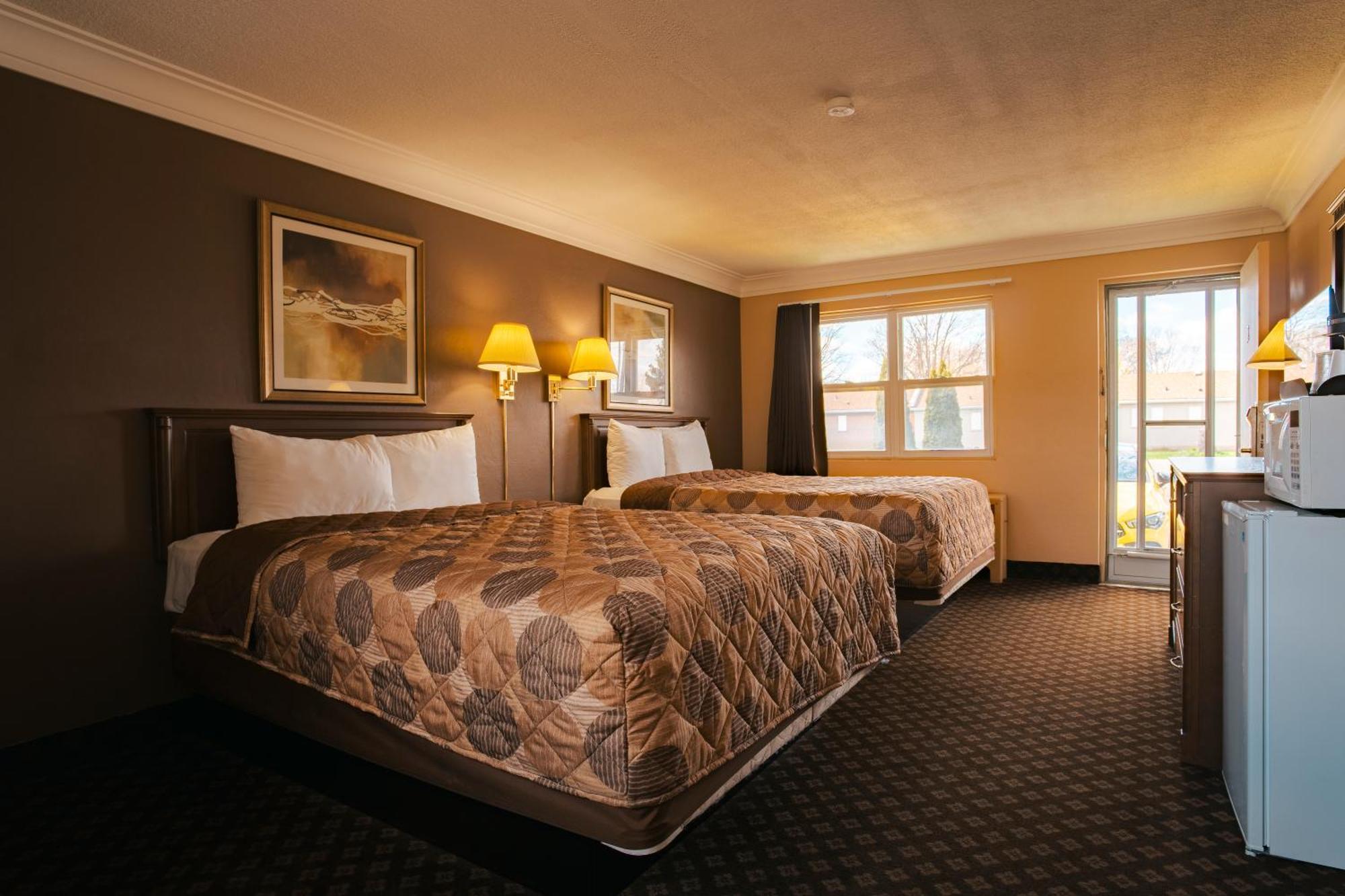 Faulds Motel Сарниа Екстериор снимка